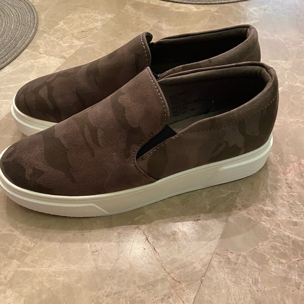 Arizona Camo Slip On Sneaker Size 9M